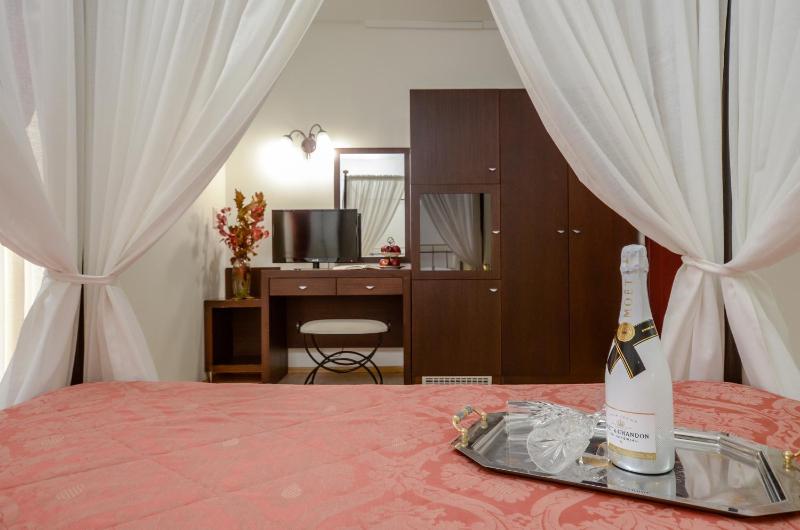 Honeymoon Suite image 1