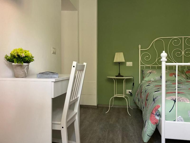 Standard Double Room image 4