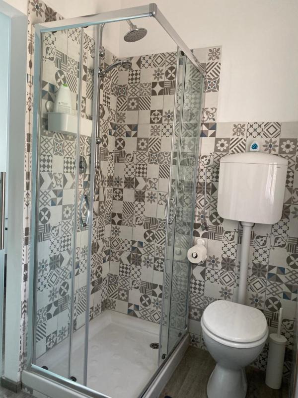 Standard Double Room image 3
