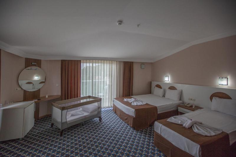 Quadruple Room image 3
