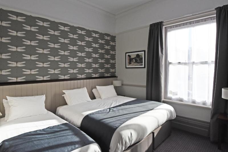 Standard Family Room image 1