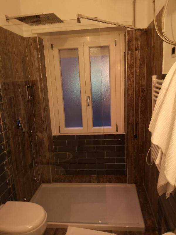 Double or Twin Room with Private Bathroom image 3
