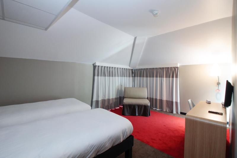 Quadruple Room image 2