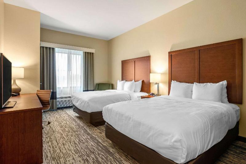 Queen Room with Two Queen Beds - Non-Smoking image 2