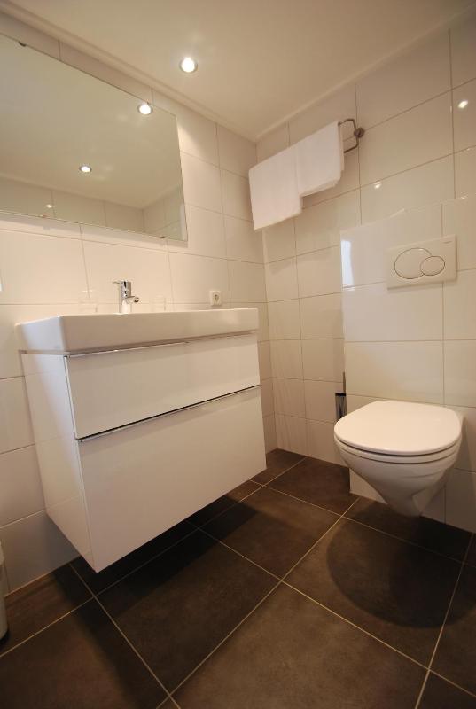 Standard Quadruple Room image 4