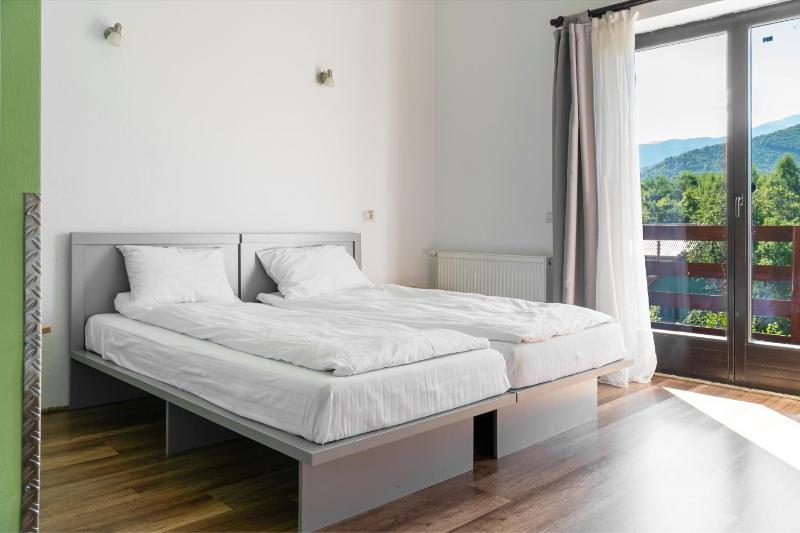 Quadruple Room with Mountain View image 3