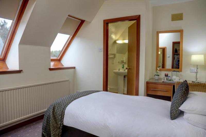 Single Room image 3
