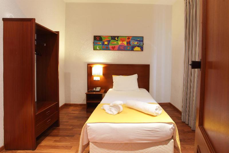 Single Room image 4