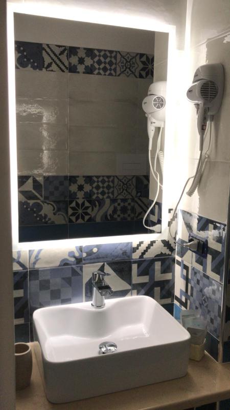 Deluxe Double Room with Balcony image 4