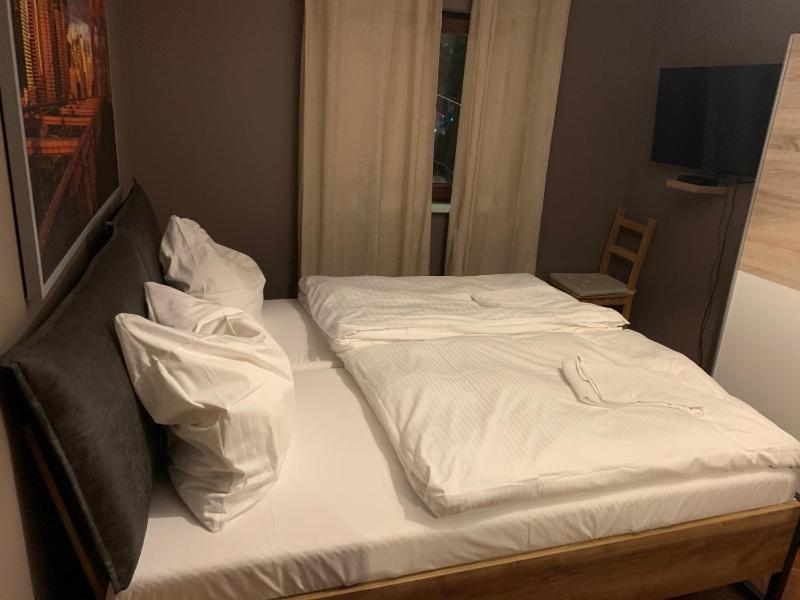 Budget Double Room image 3