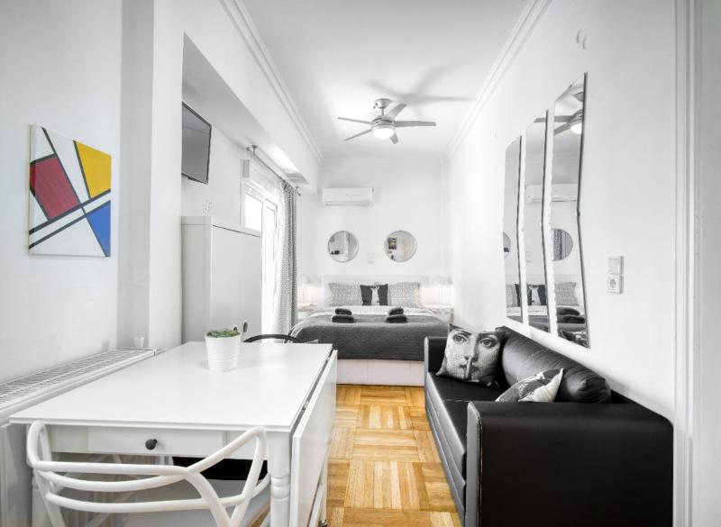 The Cactus Apartment with Large Sunny Balcony - image 1