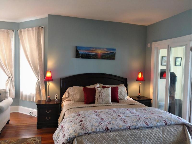 King Suite with Spa Bath image 1