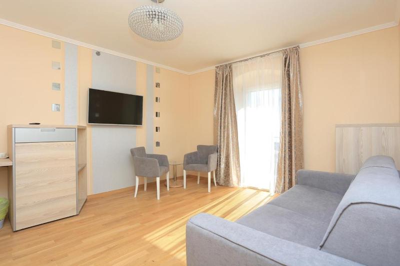 Triple Room with Balcony and Sea View image 1