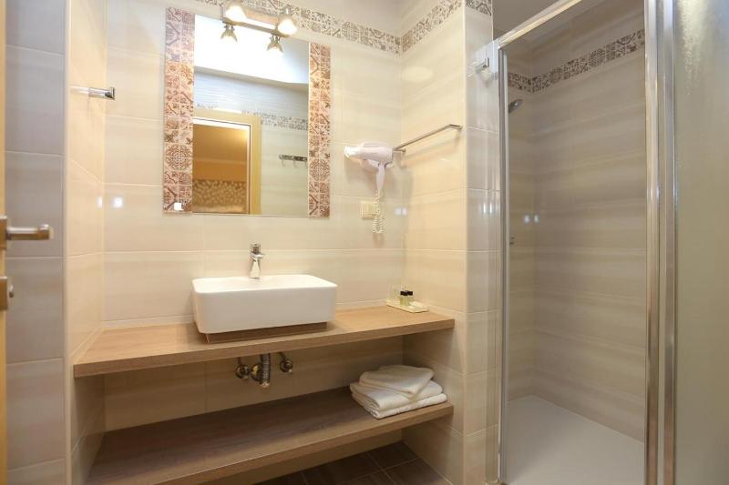 Twin Room image 1