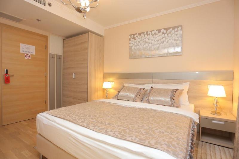 Double Room image 3