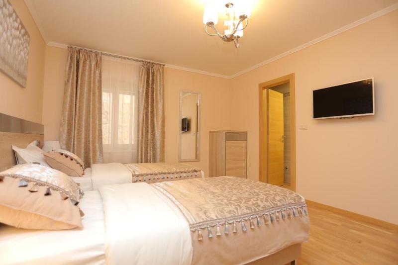 Twin Room image 2
