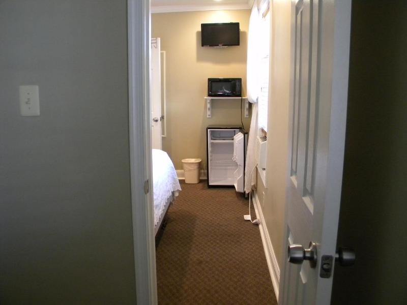 Queen Room with Two Queen Beds image 3