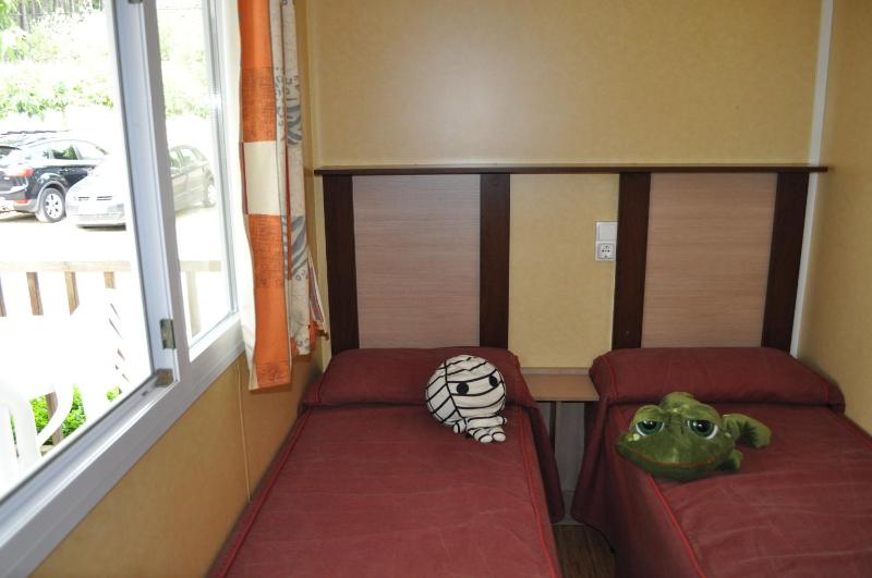 Mobile Home (4 Adults) image 3