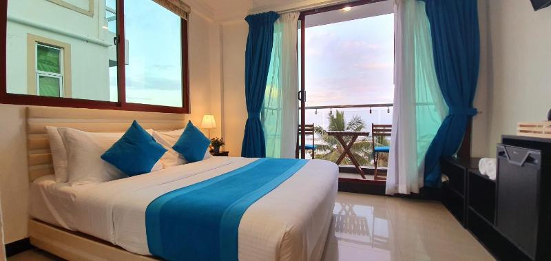 Deluxe Double Room with Balcony and Sea View image 1