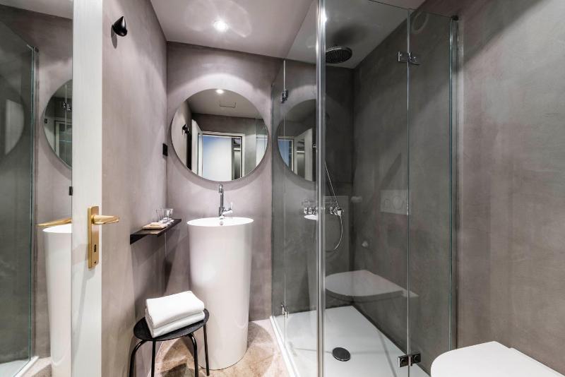 Budget Double Room image 3