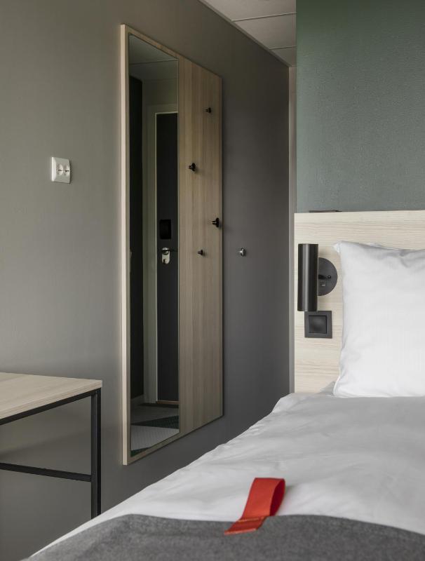 Small Double Room image 4