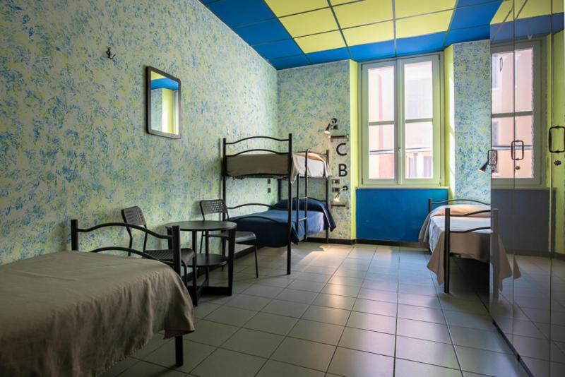 Quadruple Room with Private External Bathroom image 1