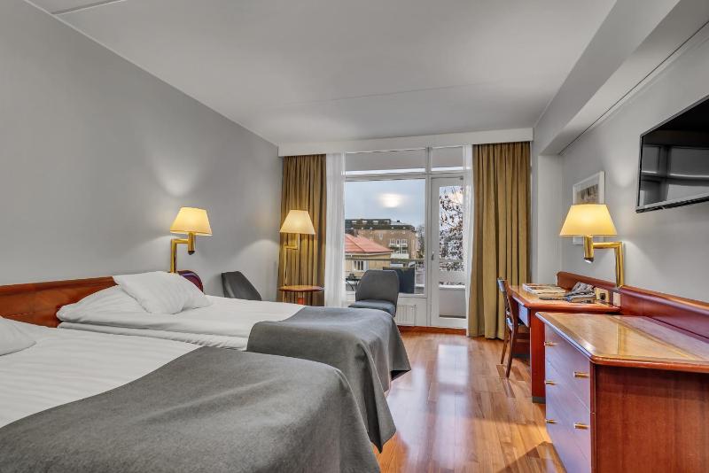 Twin Room image 3