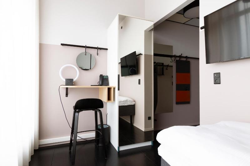Single Room - Renovated image 3