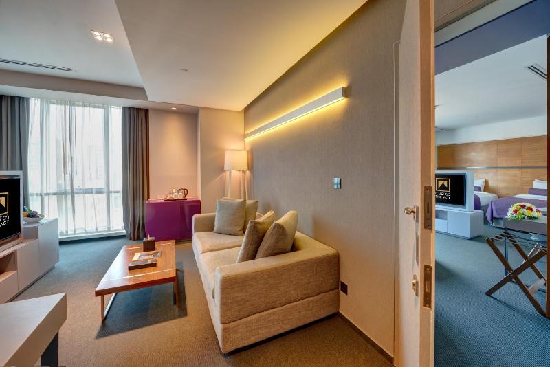 3 Bedroom Family Suite facing Lagoon + 20 % Discount on F&B image 1