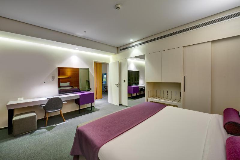 2 Bedroom Family Suite facing Lagoon + 20 % Discount on F&B image 2