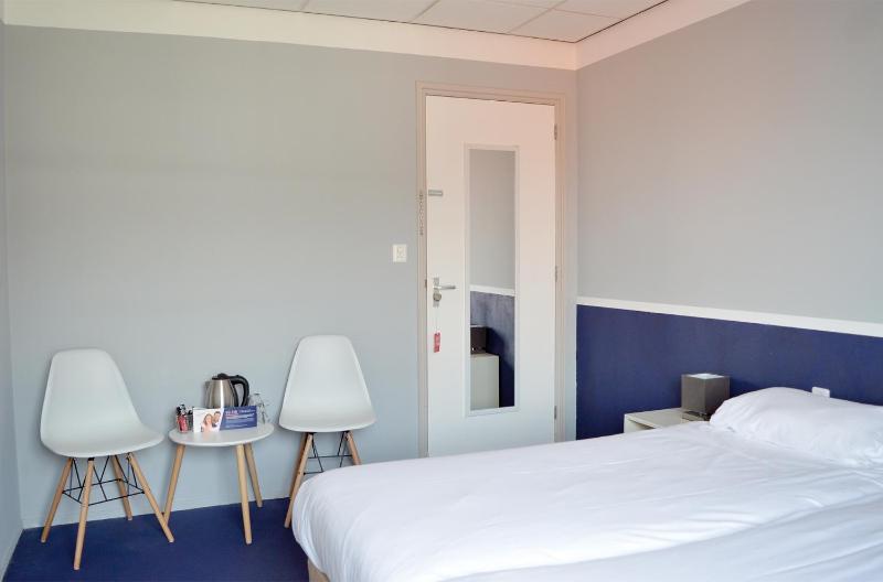 Double Room with City View image 4