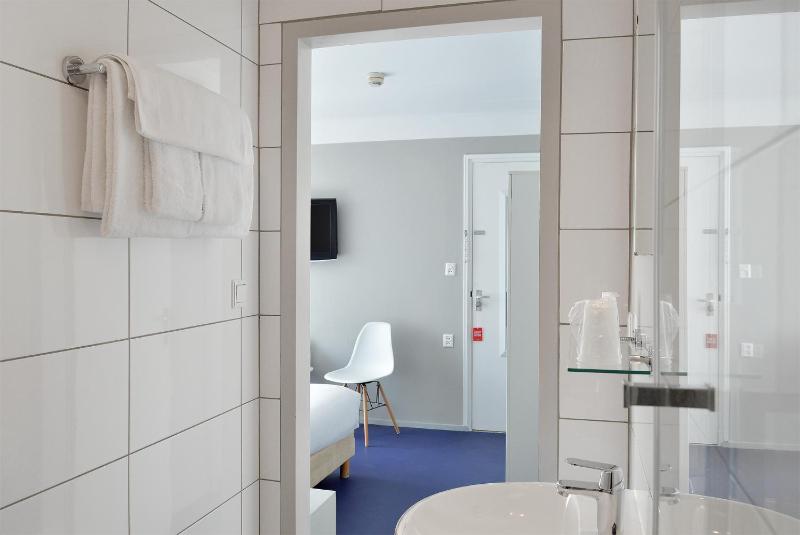 Double Room with Sea View image 3