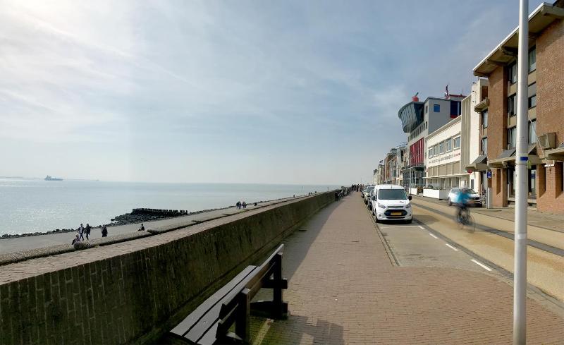 Double Room with Sea View image 4