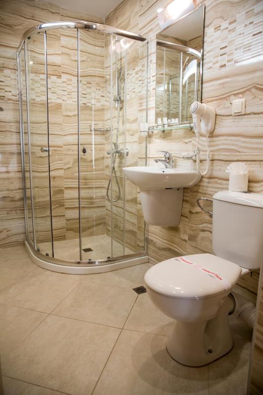 Double or Twin Room with Partial Sea View image 4