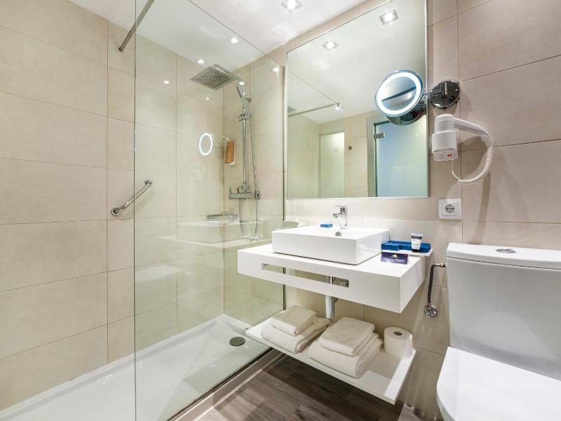 Double Room image 4