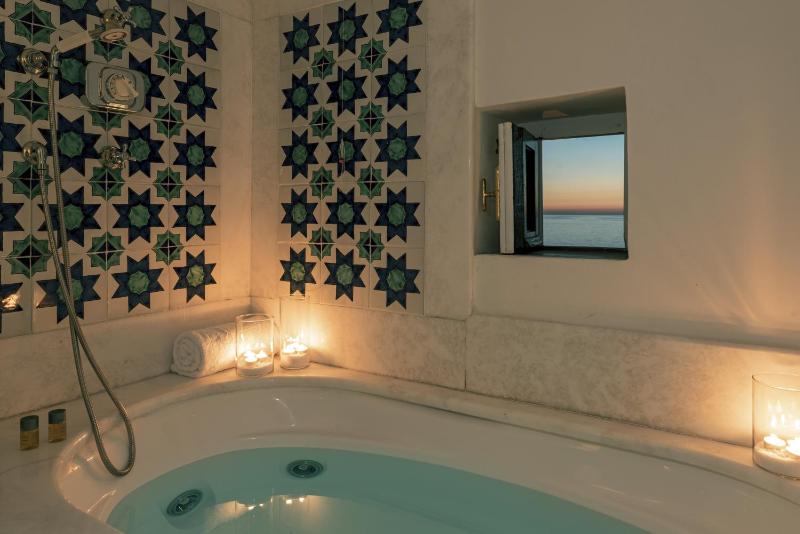 Double or Twin Room with Terrace and Sea View - Attic image 4