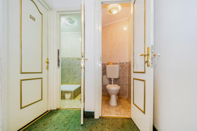 Double Room with Shared Bathroom image 2