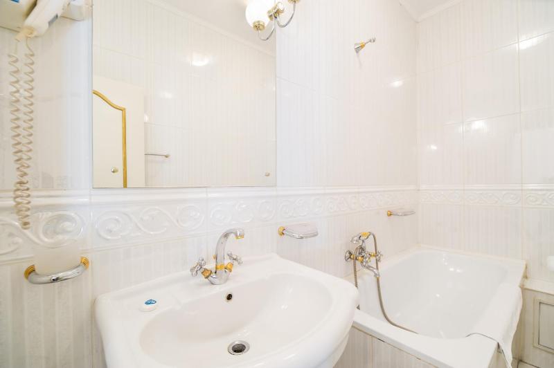 Double Room with Bathroom image 1