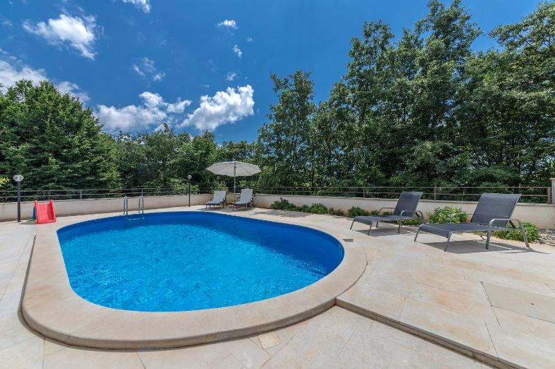 Luxury experience in Villa Lucia with heated pool and Play station 4 - image 16