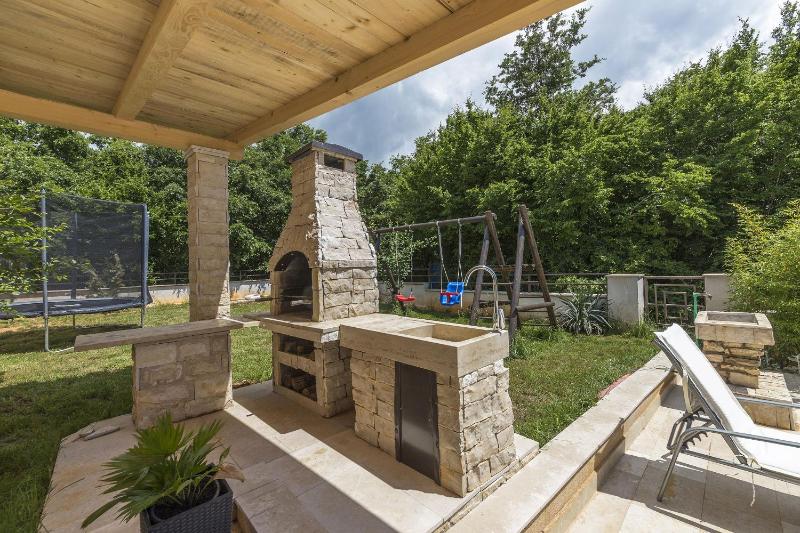 Luxury experience in Villa Lucia with heated pool and Play station 4 - image 7