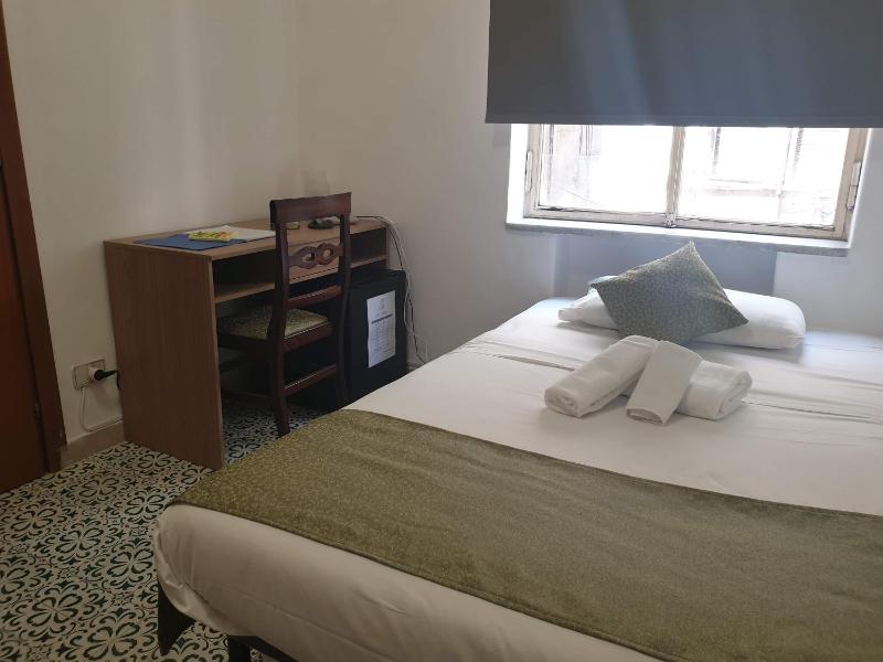 Single Room image 3