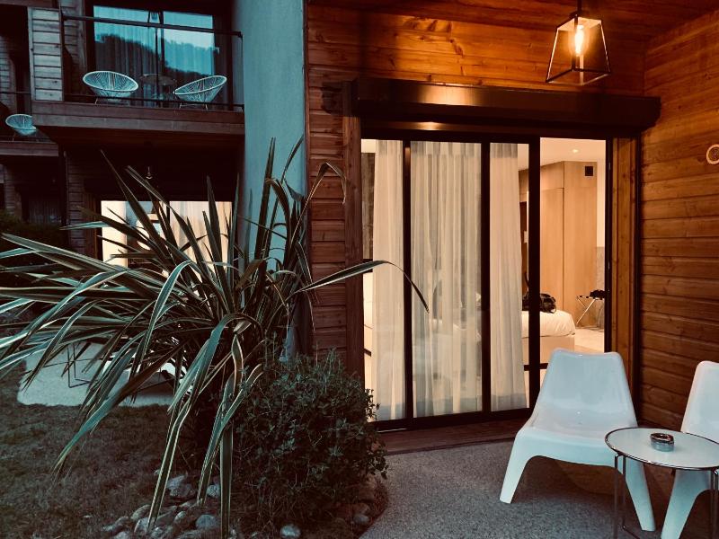 Double Room with Garden View image 3