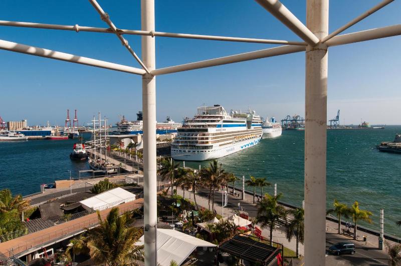 Beachfront Apartment Las Canteras LM52YY by VillaGranCanaria - image 12