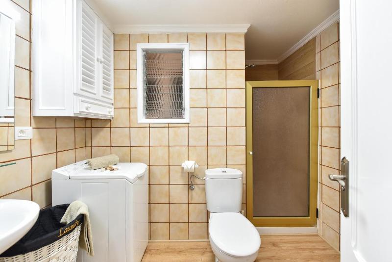 Beachfront Apartment Las Canteras LM52YY by VillaGranCanaria - image 15