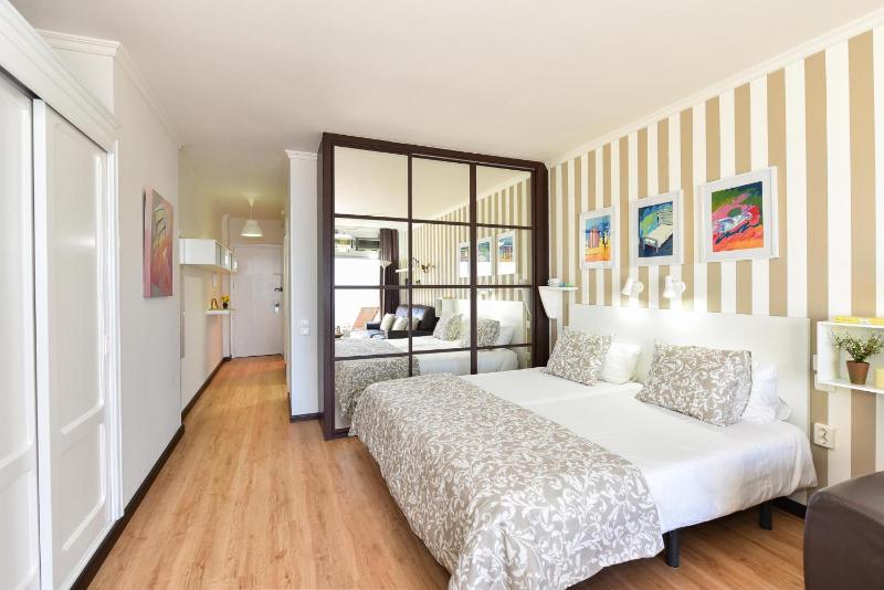 Beachfront Apartment Las Canteras LM52YY by VillaGranCanaria - image 16