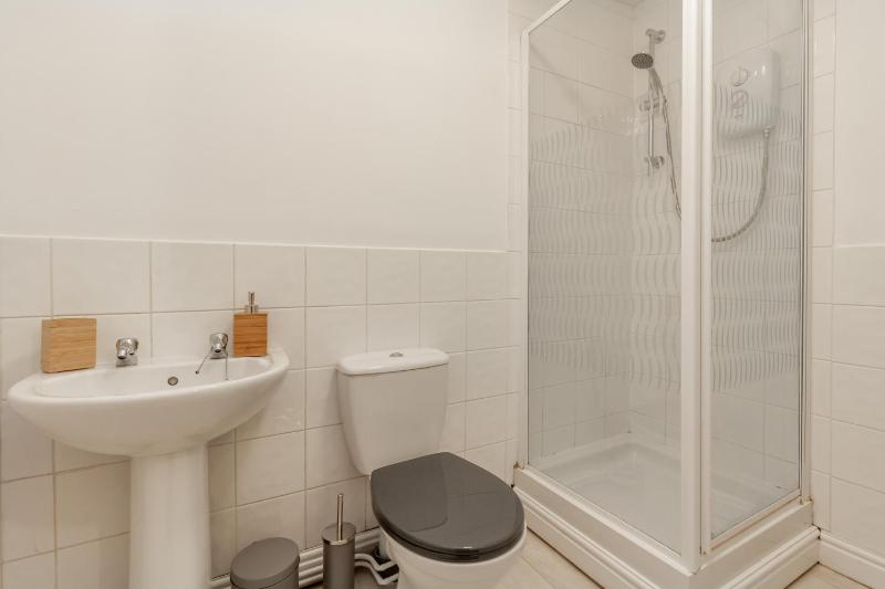 One-Bedroom Apartment image 2