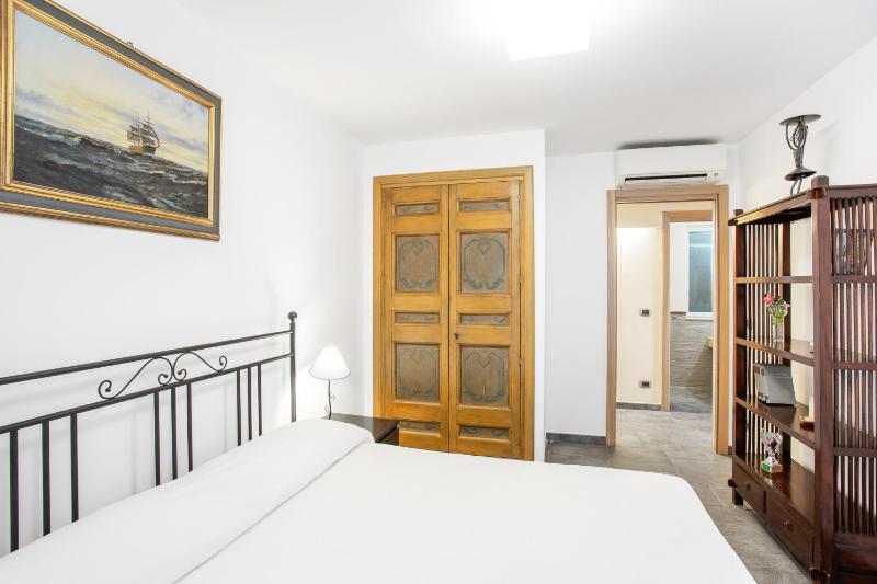 GuestHost - Penelope Seaview Apartment - image 4