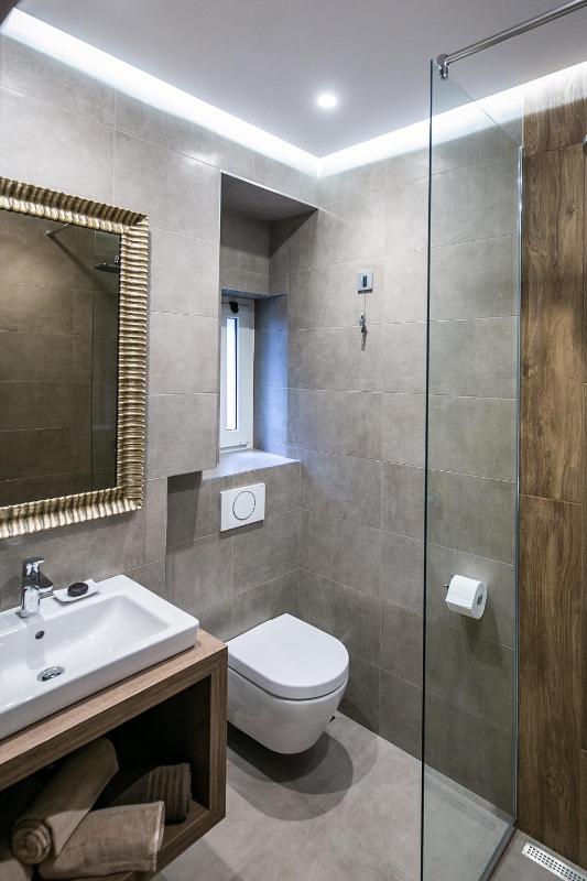 Double Room image 1