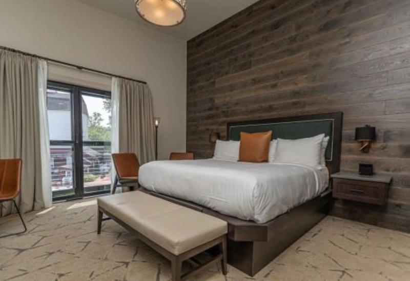 King Room with Balcony image 3