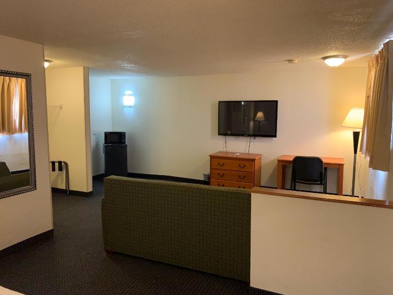 King Suite - Non-Smoking image 2